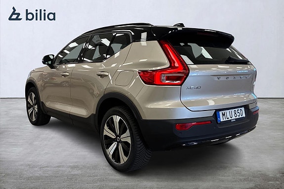 Volvo XC40 2 of 5