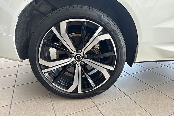 Volvo XC60 4 of 5