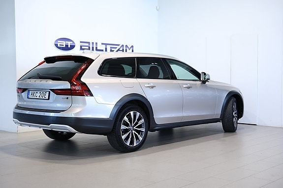 Volvo V90 Cross Country 4 of 5