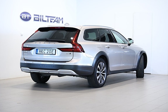 Volvo V90 Cross Country 3 of 5