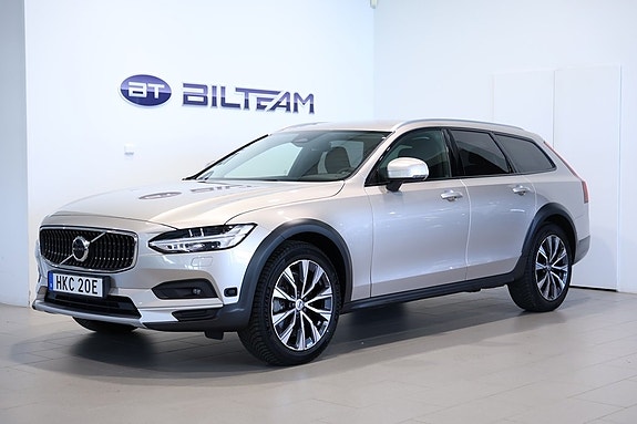 Volvo V90 Cross Country 2 of 5