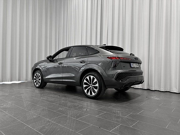 Audi Q3 3 of 5