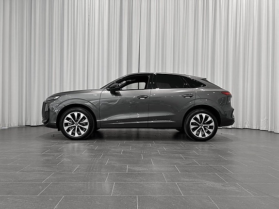 Audi Q3 2 of 5