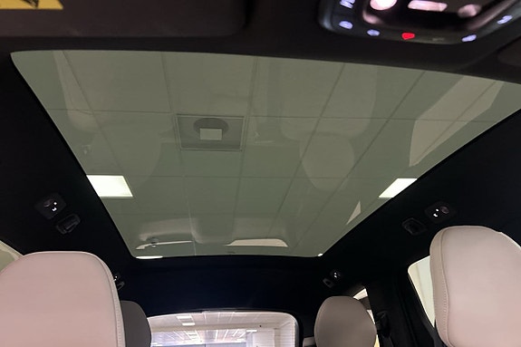 Volvo EX90 8 of 10