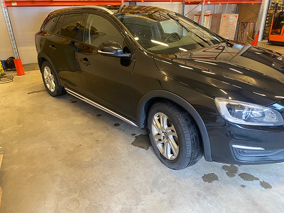 Volvo V60 Cross Country 2 of 3