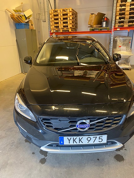 Volvo V60 Cross Country 3 of 3