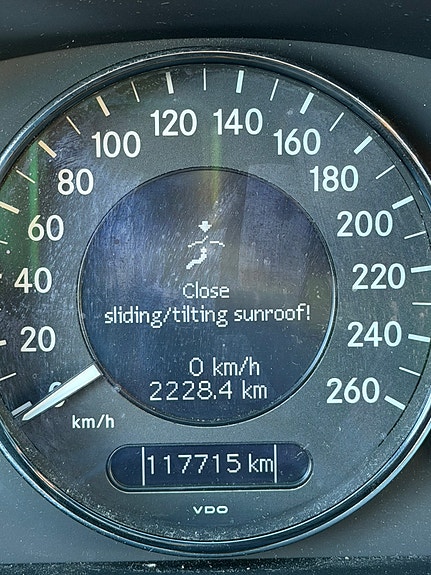 Mercedes-Benz CLS320 5 of 5