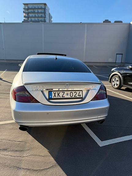 Mercedes-Benz CLS320 3 of 5