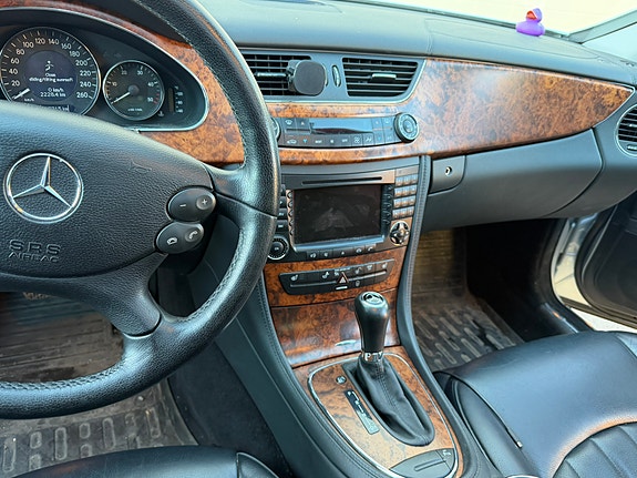 Mercedes-Benz CLS320 6 of 10
