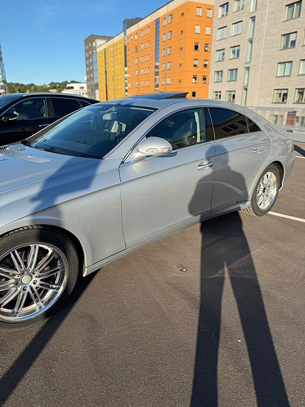 Mercedes-Benz CLS320 2 of 5