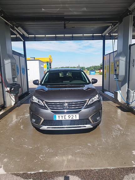 Peugeot 5008 2 of 5