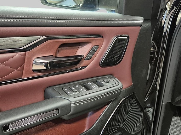 Dodge RAM 1500 10 of 27