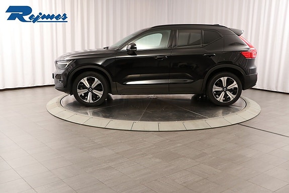 Volvo XC40 3 of 5