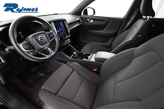 Volvo XC40 4 of 5