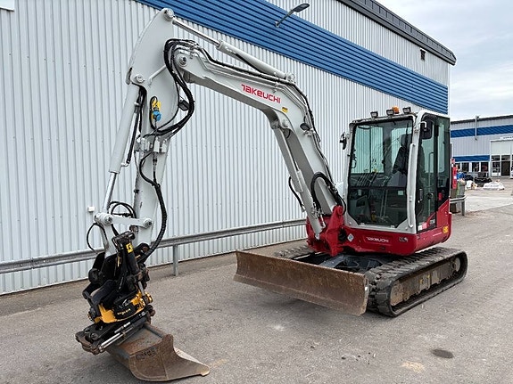 Takeuchi TB 260 2 of 17