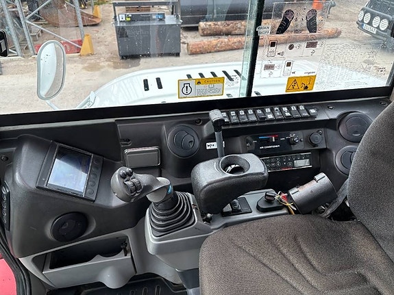 Takeuchi TB 260 11 of 17