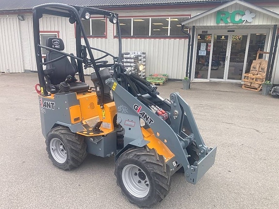GiANT G 1100 2 of 4
