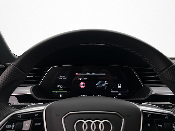Audi Q8 13 of 30