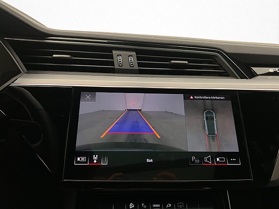 Audi Q8 15 of 30