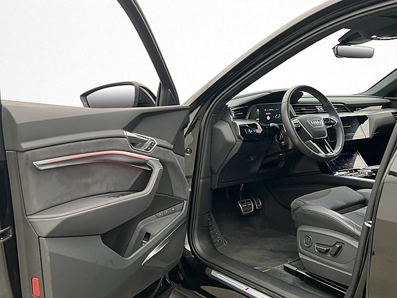 Audi Q8 9 of 30