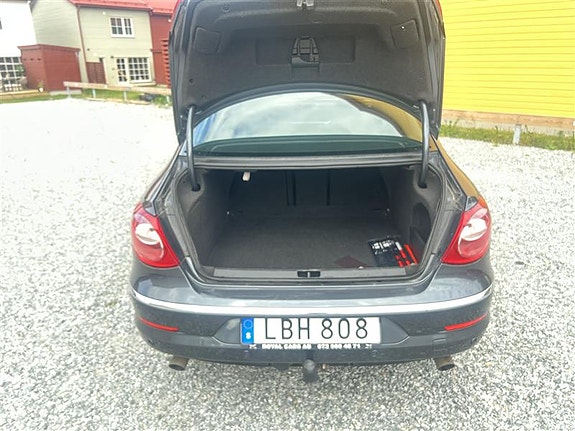 Volkswagen Passat CC 4 of 5