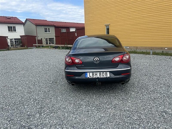 Volkswagen Passat CC 2 of 5