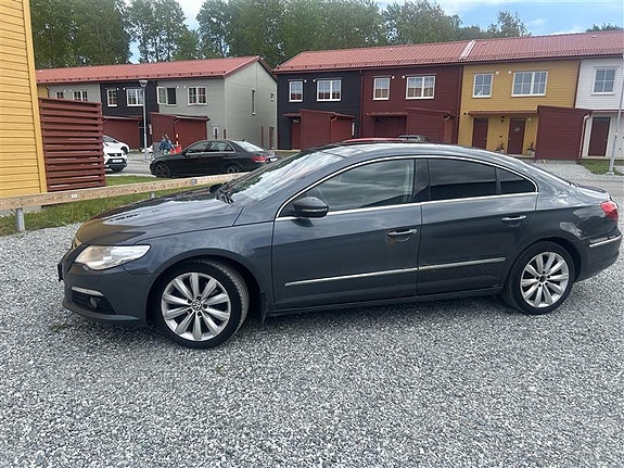 Volkswagen Passat CC 3 of 5