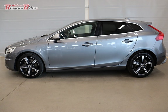 Volvo V40 2 of 5