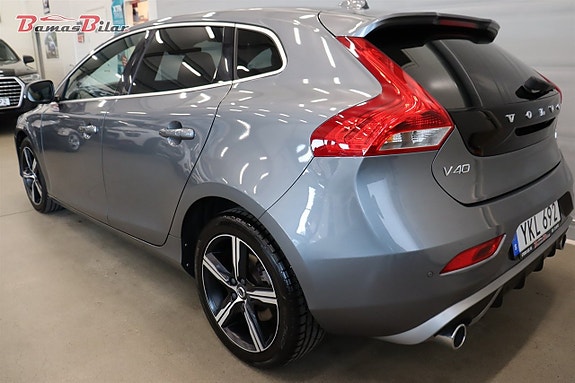 Volvo V40 3 of 5