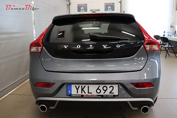 Volvo V40 4 of 5