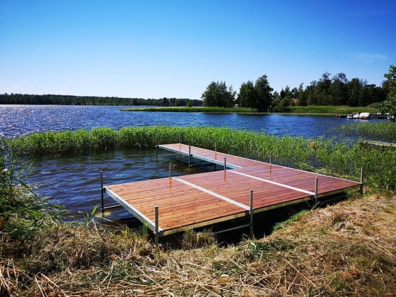 Brygga i Aluminium och Thermowood –Miljövänlig Bad-Båtbrygga 8 of 9
