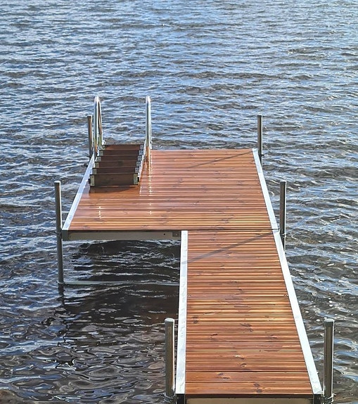 Brygga i Aluminium och Thermowood –Miljövänlig Bad-Båtbrygga 2 of 9