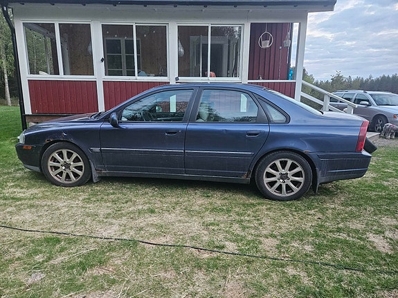 Volvo S80 2 of 5