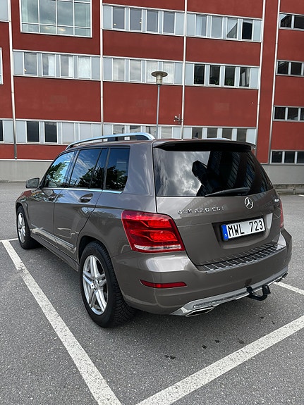 Mercedes-Benz GLK220 4 of 5