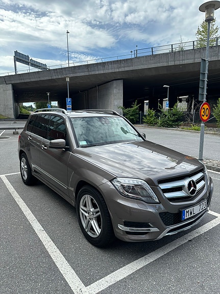 Mercedes-Benz GLK220 2 of 5