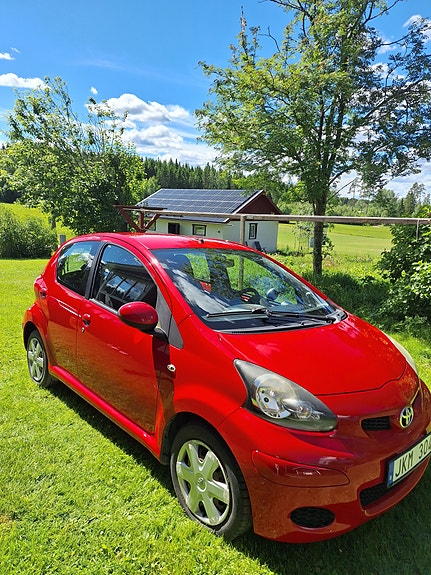 Toyota Aygo 2 of 5