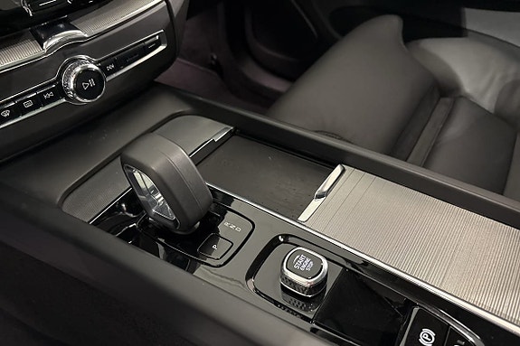 Volvo XC60 14 of 18
