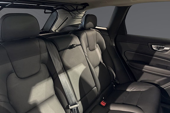Volvo XC60 11 of 18