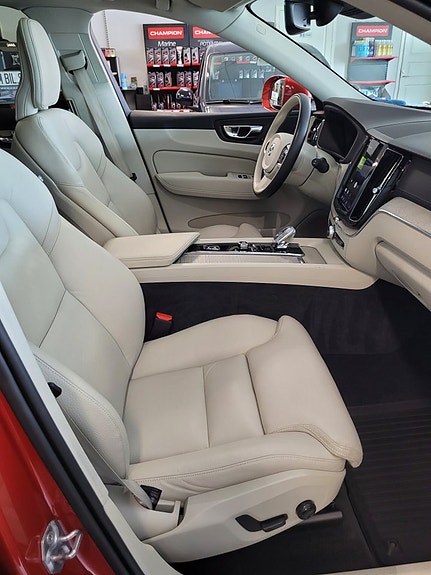 Volvo XC60 9 of 19