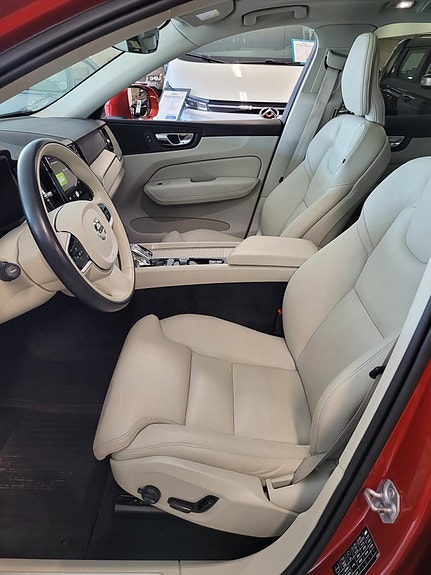Volvo XC60 7 of 19