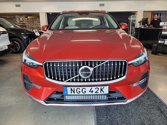 Volvo XC60 2 of 19
