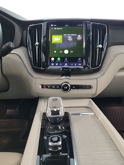 Volvo XC60 15 of 19