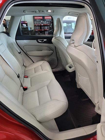 Volvo XC60 10 of 19