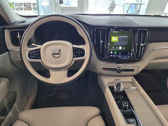 Volvo XC60 13 of 19