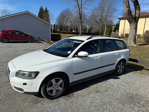 Volvo V50 3 of 5