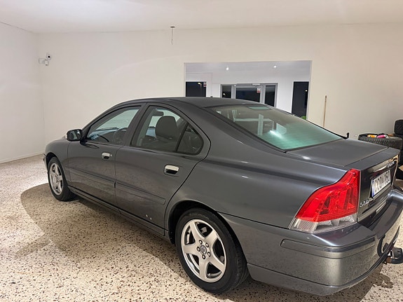 Volvo S60 4 of 5