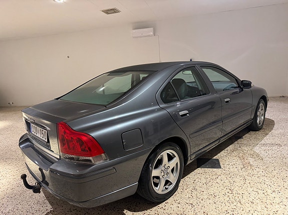 Volvo S60 3 of 5