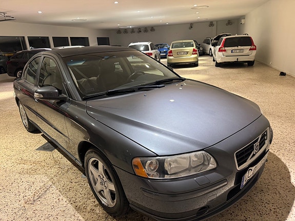 Volvo S60 2 of 5