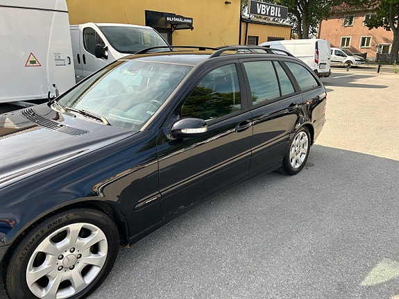 Mercedes-Benz C180 2 of 5