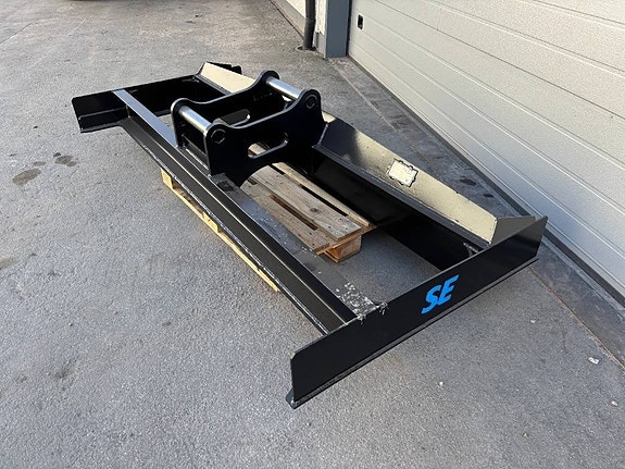 SE Equipment  Planeringsbalk S60 2 of 3
